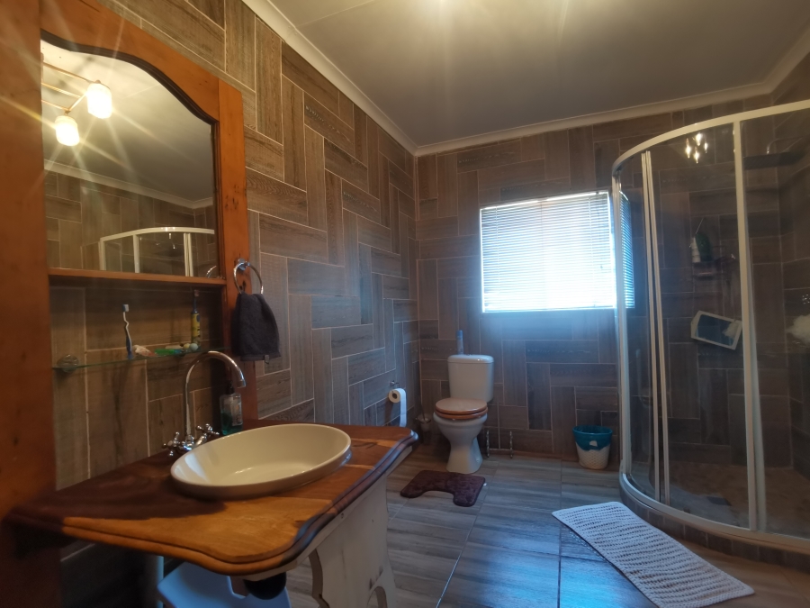6 Bedroom Property for Sale in Modderfontein A H North West